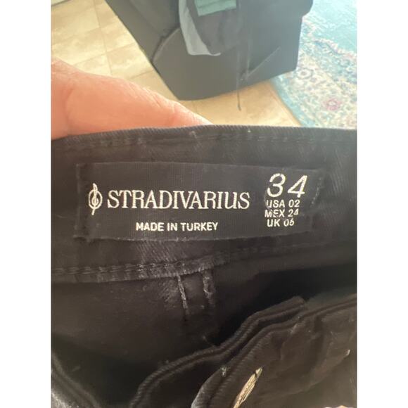 Stradivarius size US 2 black glare jeans - Picture 3 of 4